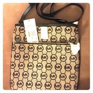 Michael Kors Crossbody purse ( Brand New)