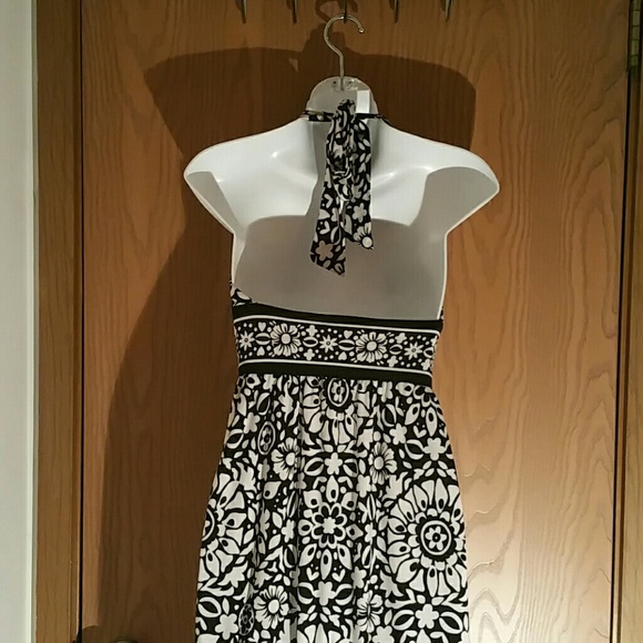 Black and white halter dress - Picture 2 of 3