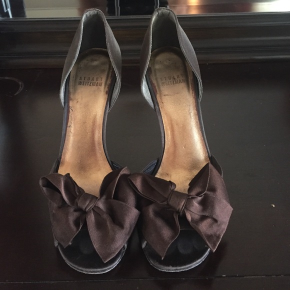 Stuart Weitzman Chocolate Satin Bow Pumps!!! - Picture 2 of 4