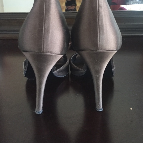 Stuart Weitzman Chocolate Satin Bow Pumps!!! - Picture 4 of 4