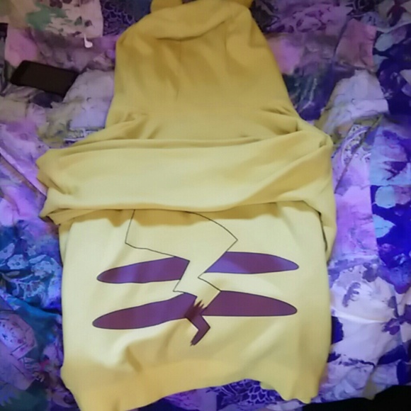 Pikachu jacket - Picture 2 of 2