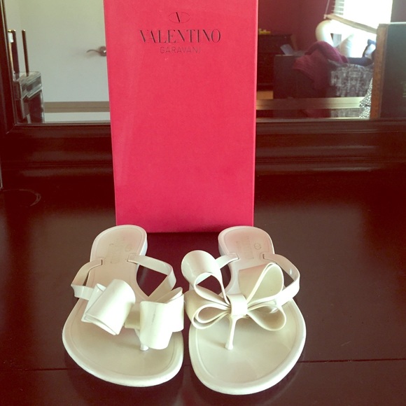 Valentino Garavani Bow Cream Sandals!!!!