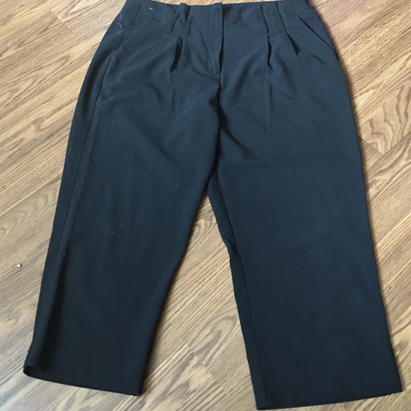 Black high-waist Capri dress pants