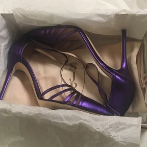 Metallic purple Sarah Jessica Parker pumps