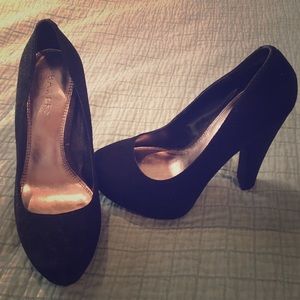 Bakers black pumps