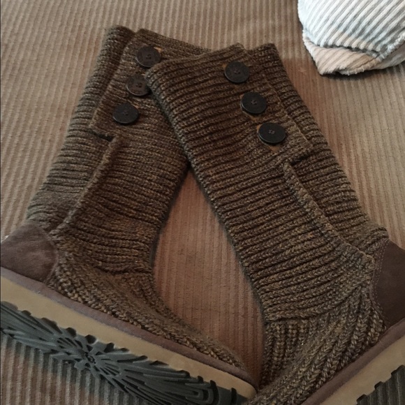 Women's size 7 sweater Ugg boots. Super cute!!!