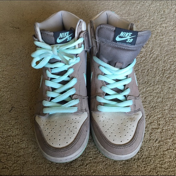 Nike SB Dunks - Picture 2 of 4
