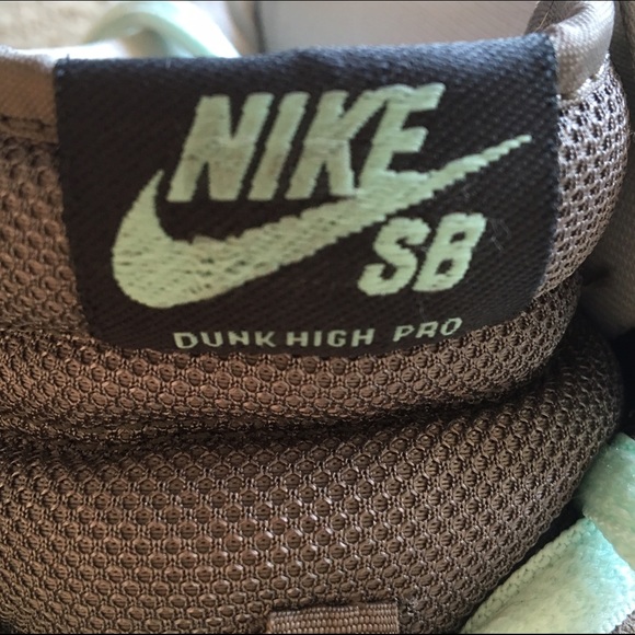 Nike SB Dunks - Picture 4 of 4