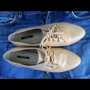 Pale pink Oxford shoes