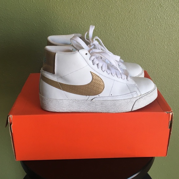 Nike women's blazer high