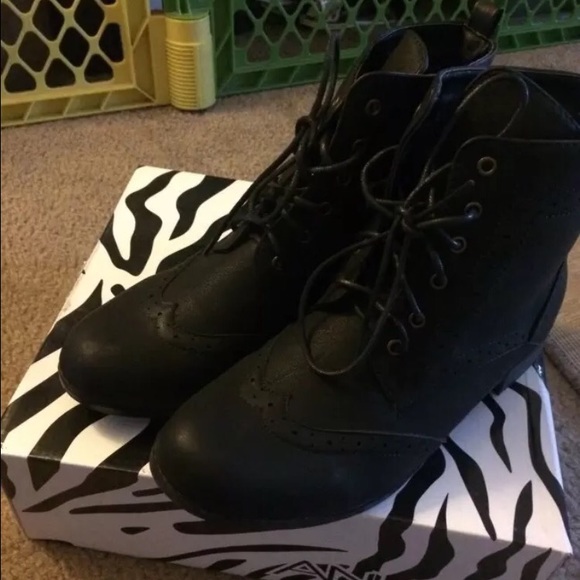 •SOLD❌SOLD•👢Brandnew Moto boots in size 7.5 - Picture 2 of 3