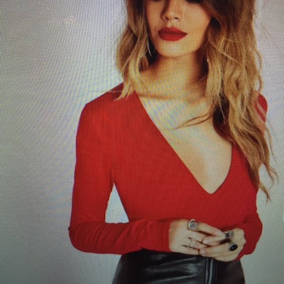 🚫SOLD on MERCARI🚫Missguided long sleeve vneck bo