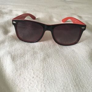 Black and red sunglasses from Verizon