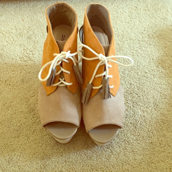 Divided Shoes - Divided size 8 platform wedges