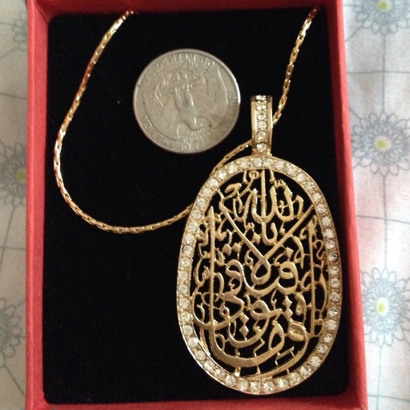 Calligraphic pendent. Gold plated in the box. - Picture 1 of 3