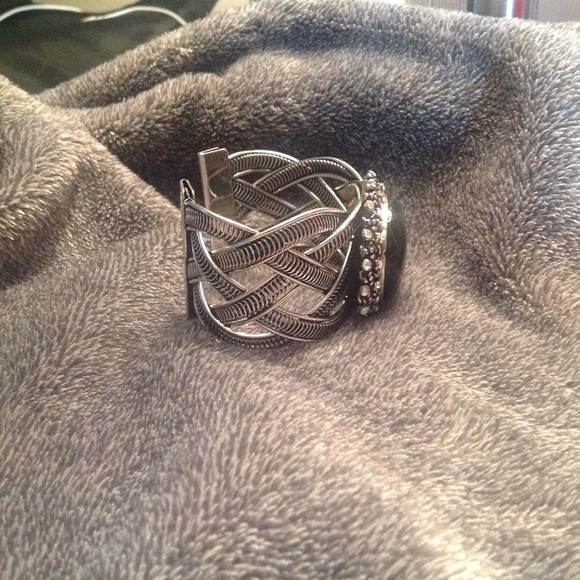 Black Gem Rose Silver Bangle Cuff⚫️⚪️⚫️🎄Sale‼️ - Picture 2 of 2