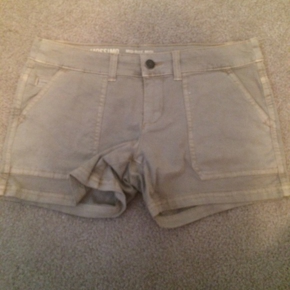 Mossimo Khaki Shorts Mid-Rise Midi