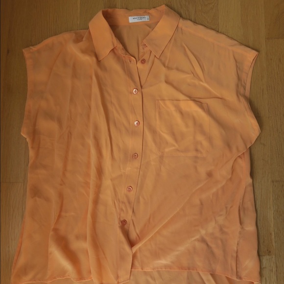 EQUIPMENT Silk Cantaloupe top!!! Sz. M