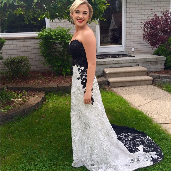 B&W Homecoming/Prom/ Special Occasion dress 😍