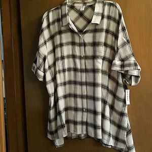 Great lightweight button down shirt NWT Old Navy