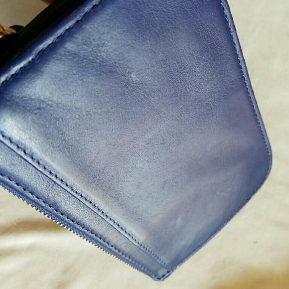 tory burch/ bow smartphone wristlet - Picture 3 of 4