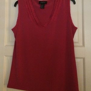 Sleeves pink top with trim