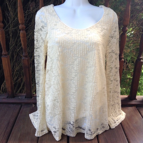 NWT Lace Bell Sleeve Top