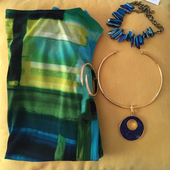 Color Block Top - Picture 3 of 3