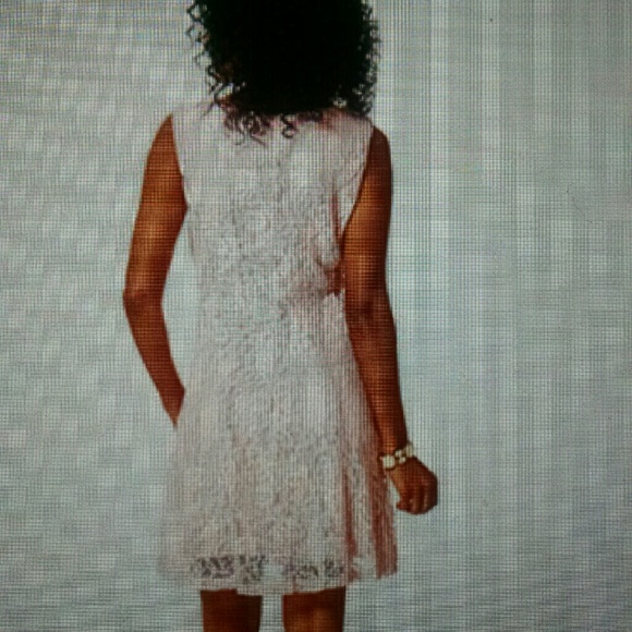 Sleeveless White Lace Dress - Picture 2 of 3