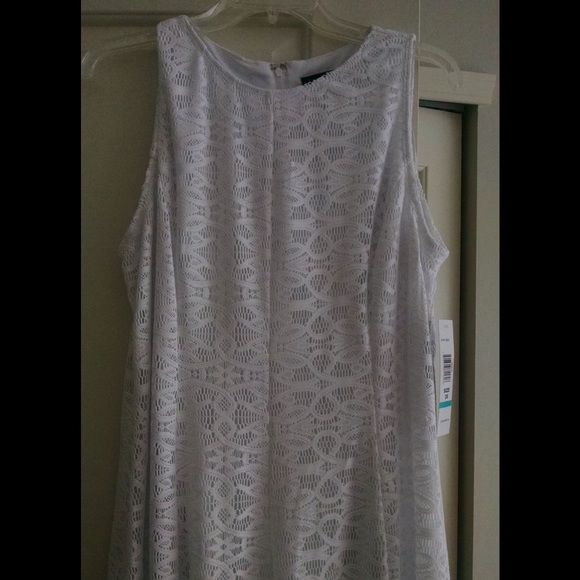 Sleeveless White Lace Dress - Picture 3 of 3