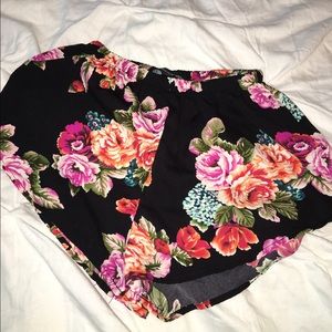 Floral flowy shorts