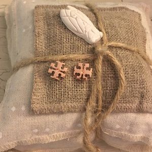 💫Sale💫Tory Burch Logo Stud Earrings - Rose Gold