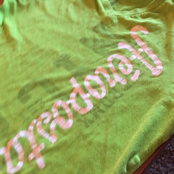 Men's Aero V-neck Tee SZ M