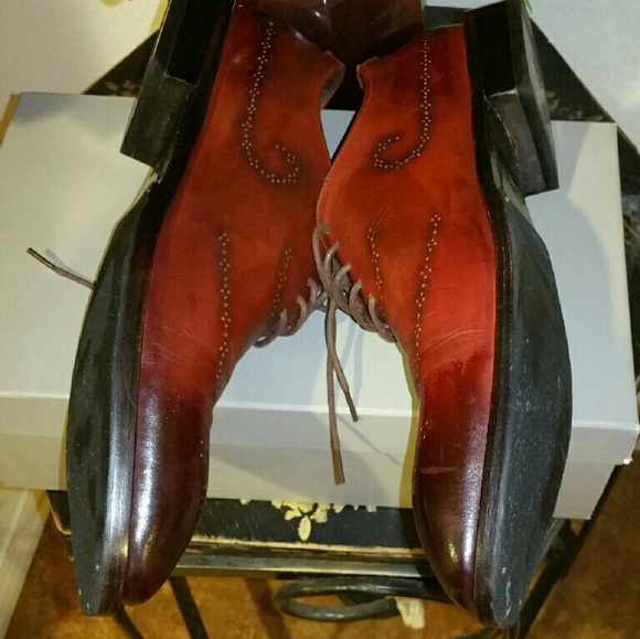 **** SOLD ****  Burgundy/Brown w/brown shoe laces - Picture 2 of 4