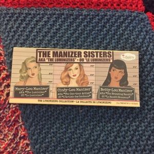 Manizer sisters