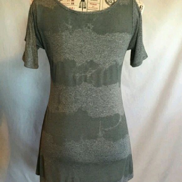 🌹SOLD🌹...Reposh....Miss Me Cold Shoulder Top - Picture 4 of 4