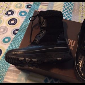 Authentic Khombu Suede/Shearling Snow Boot, Size 7