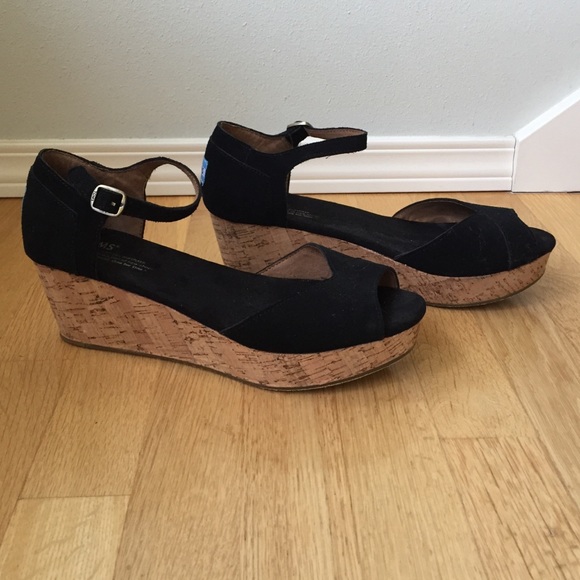 LIKE NEW TOMS WEDGES, SZ. 10