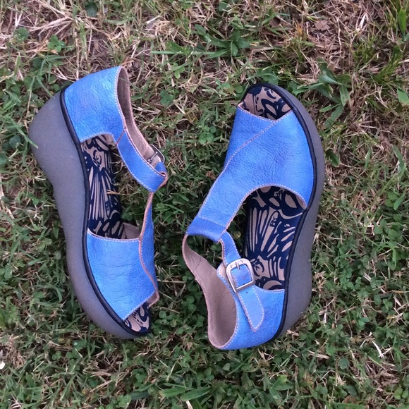 fly london blue sandals