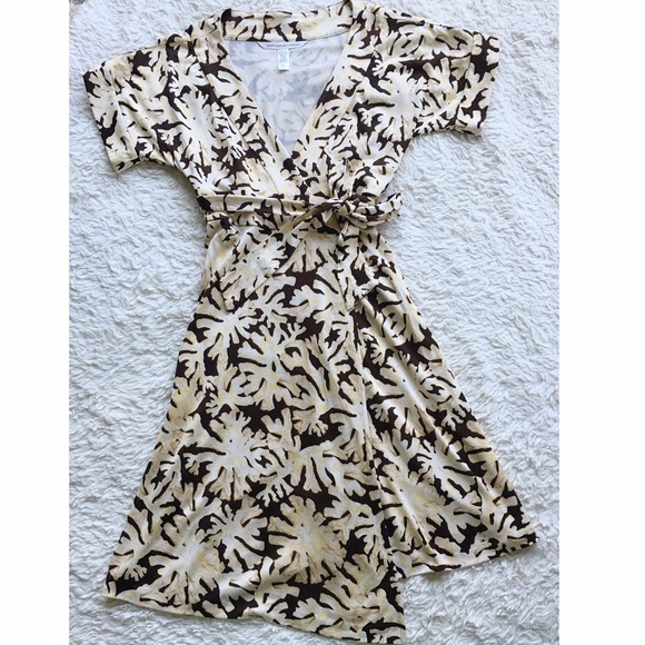 ✨DVF Wrap Dress (Never Worn!) - Picture 2 of 3