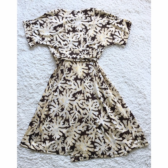 ✨DVF Wrap Dress (Never Worn!) - Picture 3 of 3