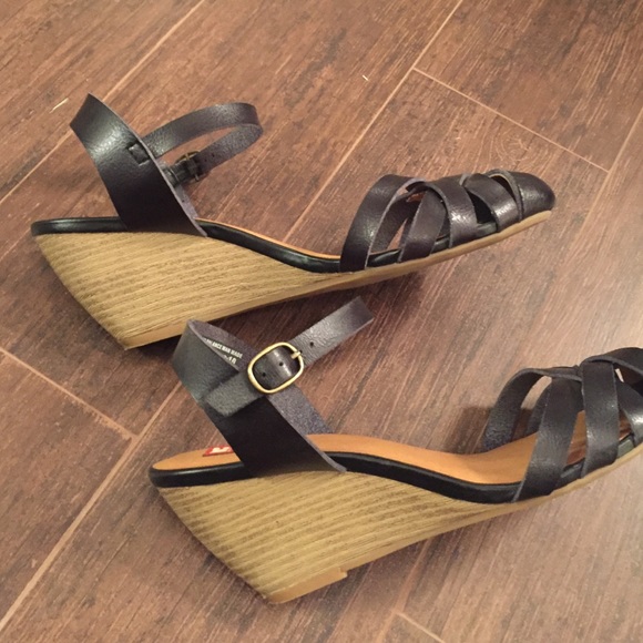 Black wedge sandal - Picture 3 of 4
