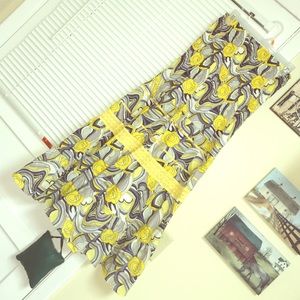 Cute dress! Lined underneath.