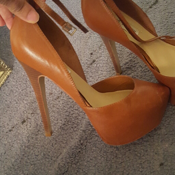 STEVEN MADDEN HEELS - Picture 1 of 3