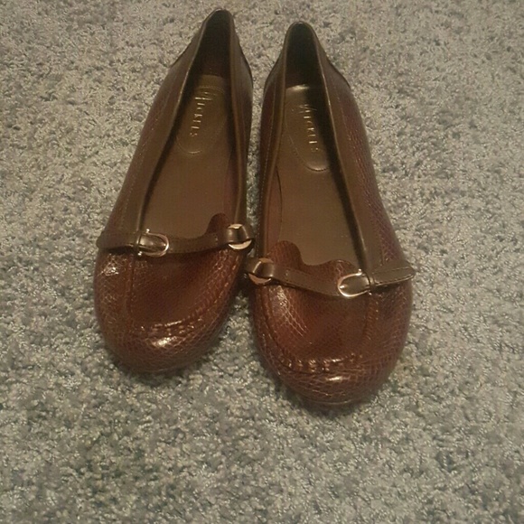 Women's shoes