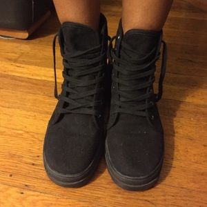Black canvas boots