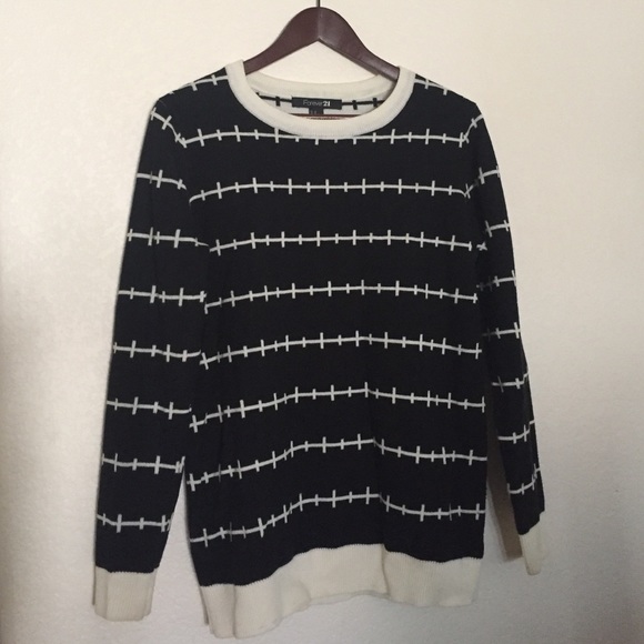 Black & white sweater 🚂