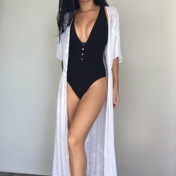 The Resort Coverup in White - Picture 4 of 4