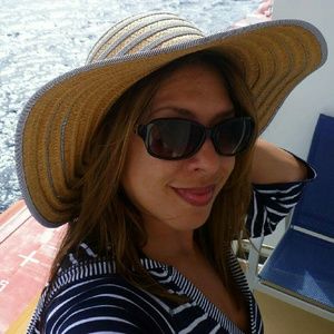 Meet your Posher, Angela