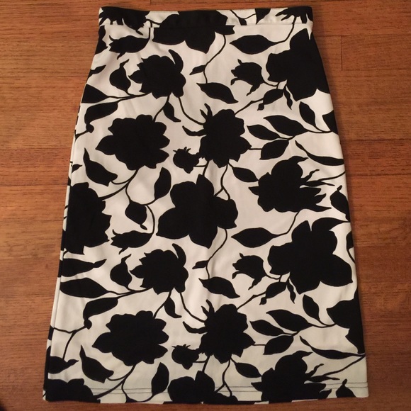 *5/$25* Black and white a-line skirt from Europe